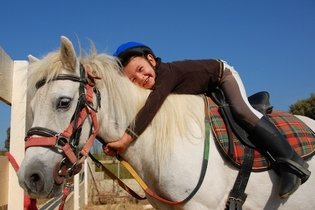 Imagen ilustrativa del artículo Equinoterapia (terapia con caballos): qué es y para qué sirve