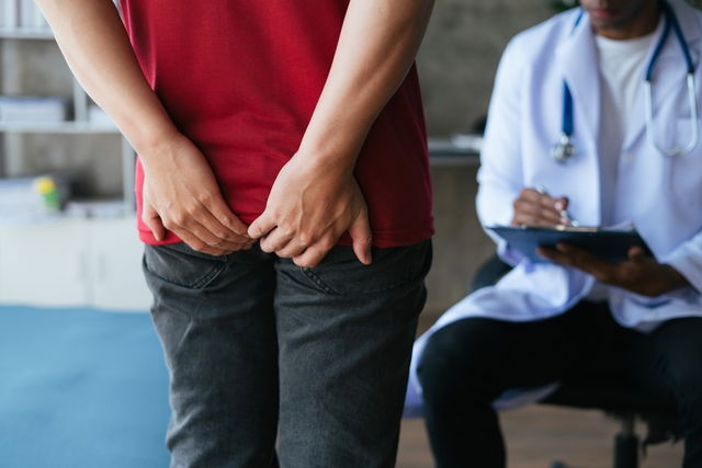 Sente dores fortes no ânus ou reto e não sabe o que é? Pode ser hemorroida,  doença caracterizada - InMeD