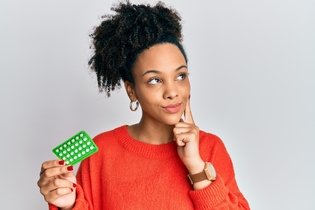 9 efeitos colaterais do anticoncepcional (e o que fazer)
