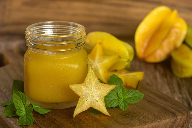 Carambola: qué es, beneficios y cómo comer (con recetas)