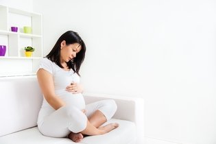 Sangramento na gravidez: causas e o que fazer (por trimestre)