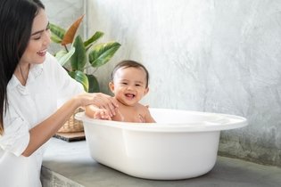 Imagem ilustrativa do artigo Como dar banho em recém-nascido: em 7 passos