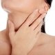 Cuello hinchado: 6 principales causas y qué hacer