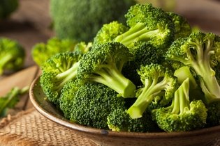 7 benefícios do brócolis para a saúde (com receitas)