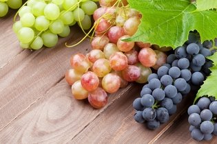 Imagem ilustrativa do artigo 8 benefícios da uva e como consumir (com receitas)