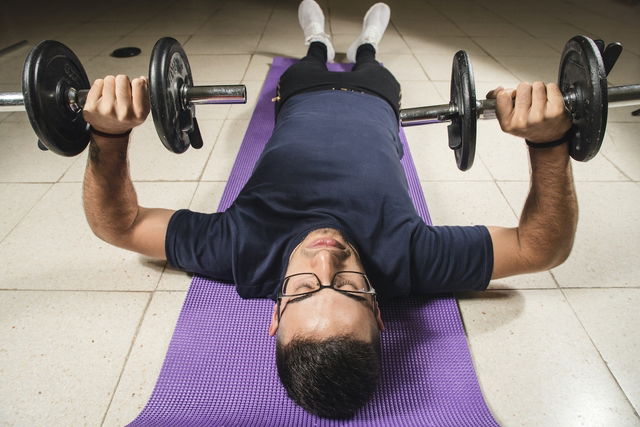 Supino reto c/ halter, Catálogo de Exercícios