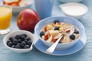 Illustrative image of the article 7 Healthy Breakfast Ideas for Weight Loss (with 8 Recipes)