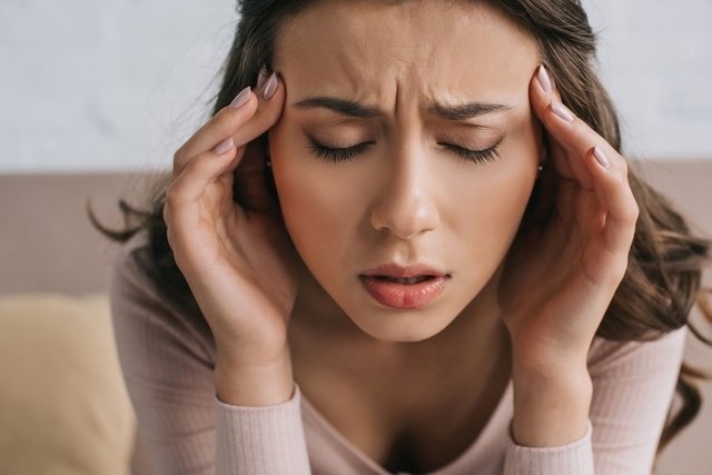 Ciśnienie w głowie: 8 głównych przyczyn i co robić