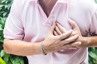 Dor no peito do lado esquerdo: 6 possíveis causas e o que fazer