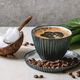 Café com óleo de coco emagrece? Benefícios e como tomar