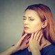 Aftas en la garganta: 7 principales causas y tratamiento