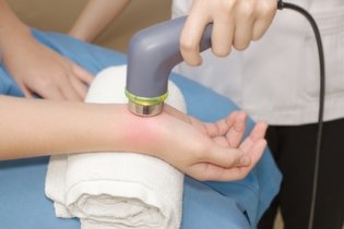 Imagem ilustrativa do artigo Ultrassom na fisioterapia: para que serve e como usar corretamente