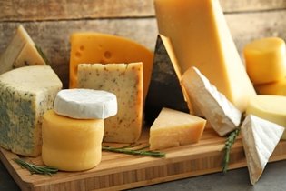 Imagem ilustrativa do artigo 5 benefícios do queijo para a saúde (e quantidade recomendada)