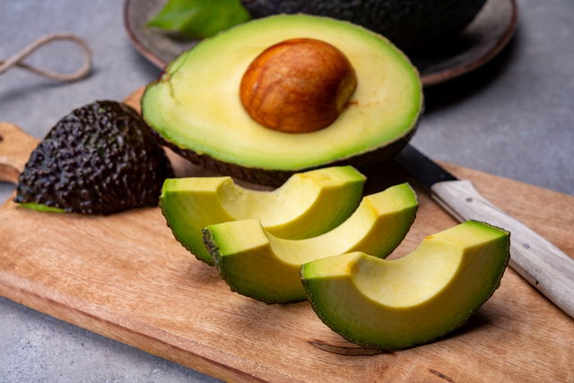 7 Health Benefits Of Avocados & How To Eat Them