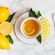 Beneficios del té de limón (con jengibre, miel, cúrcuma y ajo)