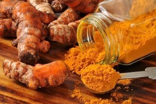 Illustrative image of the article 10 Turmeric Health Benefits (plus How to Use & Side Effects)