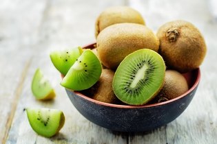 10 beneficios del kiwi y cómo consumirlo