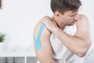 Pain in the Right Arm: 11 Causes (& What To Do)