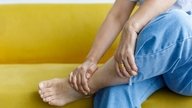 Hormigueo en las piernas y pies: 16 causas y qué hacer