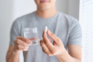 Imagem ilustrativa do artigo Posso tomar antibiótico com o estômago vazio?