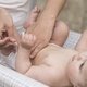 Sangre en el pañal del bebé: 7 causas principales y qué hacer