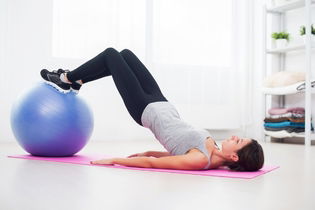 6 exercícios com bola de pilates para tonificar o corpo - Tua Saúde