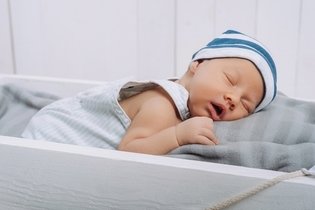 Imagem ilustrativa do artigo Apneia do sono em bebê: o que é, sintomas, causas e tratamento
