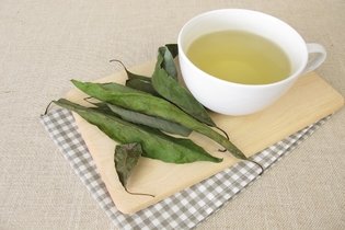 Imagem ilustrativa do artigo Chá de folha de abacate: para que serve, contraindicações (e como preparar)