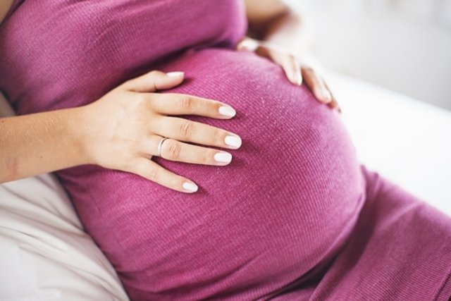 Image illustrative de l'article Ventre dur pendant la grossesse : principales causes (et que faire)