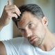 Alopecia androgenética: o que é, sintomas, causas e tratamento