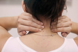 Imagem ilustrativa do artigo Ter uma mancha escura no pescoço é sinal de diabetes?