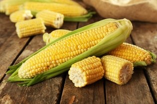 7 benefícios do milho para a saúde (com receitas saudáveis)