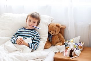 10 Remedios caseros para bajar la fiebre (y medicamentos)