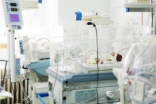 Imagem ilustrativa do artigo UTI neonatal: porque o bebê pode precisar ficar internado