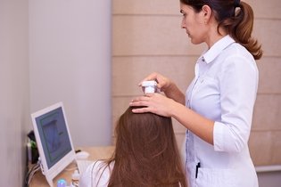Imagem ilustrativa do artigo Alopecia tem cura? 6 opções de tratamento