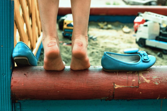 Blisters on Feet: 11 Common Causes (& What to Do) - Tua Saúde