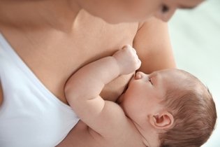 10 benefícios da amamentação para a saúde do bebê