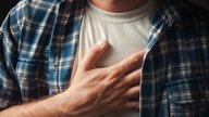 Pain in Middle of Chest: 6 Causes, Symptoms & When to Worry