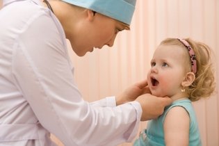 Estomatite no bebê: o que é, sintomas, causas e tratamento
