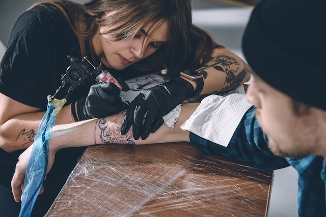 Tattoo Aftercare: Tips for Taking Care of Your Tattoo - Tua Saúde