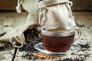 Illustrative image of the article Black Tea: 9 Health Benefits, How to Make & Side Effects