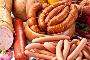 Imagem ilustrativa do artigo Comer salsicha, linguiça e bacon pode causar câncer, entenda por quê