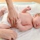 7 causas de caca negra en el bebé y qué hacer