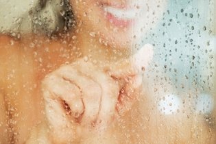 Imagem ilustrativa do artigo Higiene íntima: como fazer e riscos da ducha vaginal