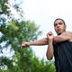 7 exercícios para treino de ombro em casa