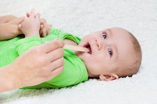 Como curar a dor de garganta do bebê