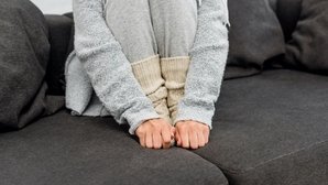 Mãos e pés gelados: 10 principais causas e o que fazer