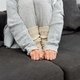 Mãos e pés gelados: 10 principais causas e o que fazer