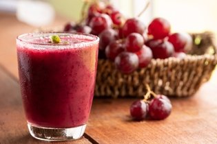 Imagem ilustrativa do artigo 7 benefícios do suco de uva para a saúde (com receitas saudáveis)