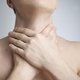 Cordas vocais inflamadas: causas, sintomas e como tratar